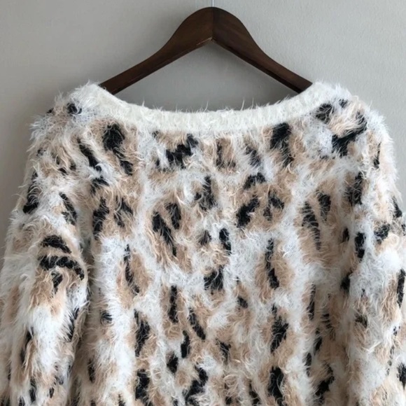 Minkpink Soft Comfy Fuzzy Leopard Print Long Sleeve Sweater Shirt Top White - Picture 8 of 10